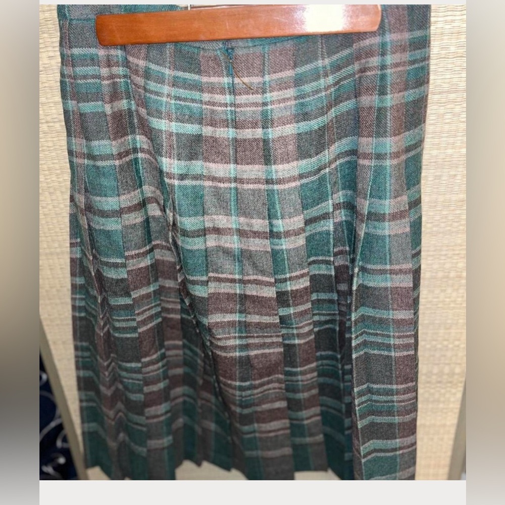 100% Pleated Wool Skirt the Edinburgh woolen mill green plaid kilt academia 16